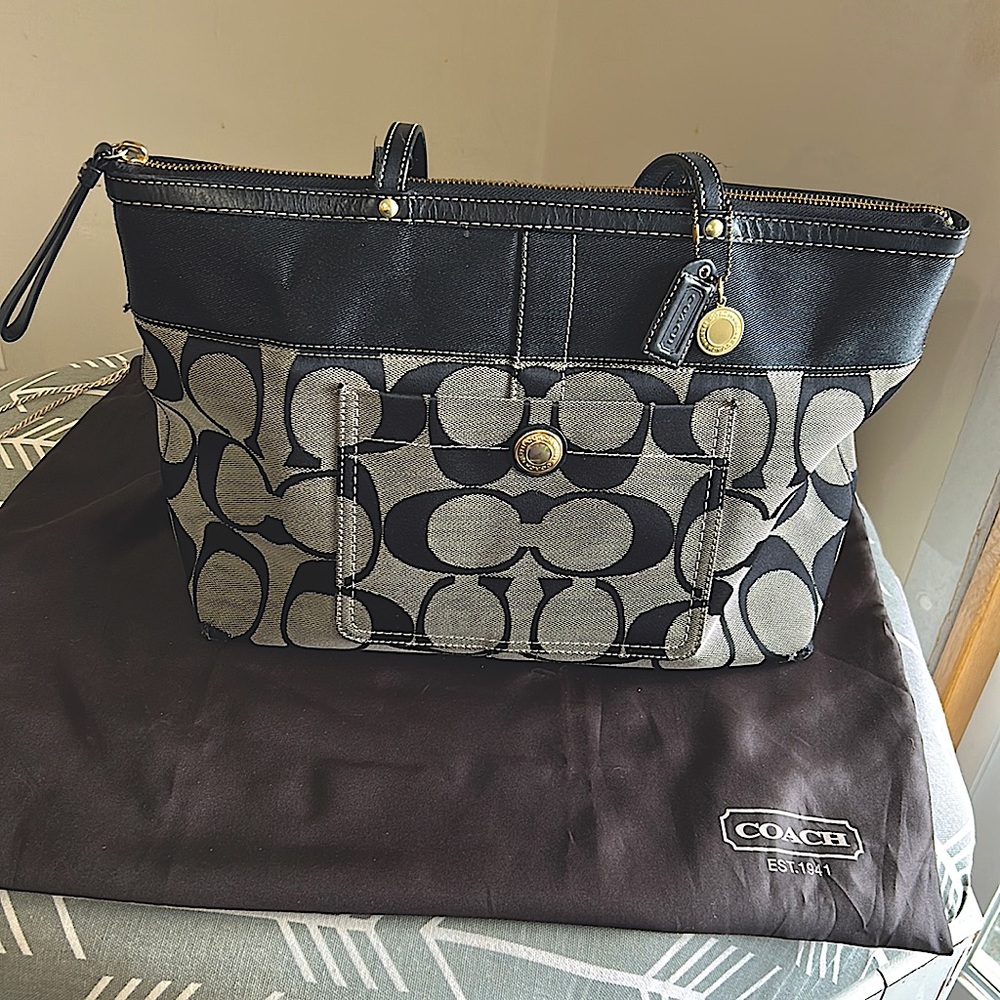 COACH Signature C Black & Gray Purse/Satchel/Handbag - Picture 1 of 16